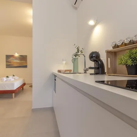 Apartament Mari Damari *